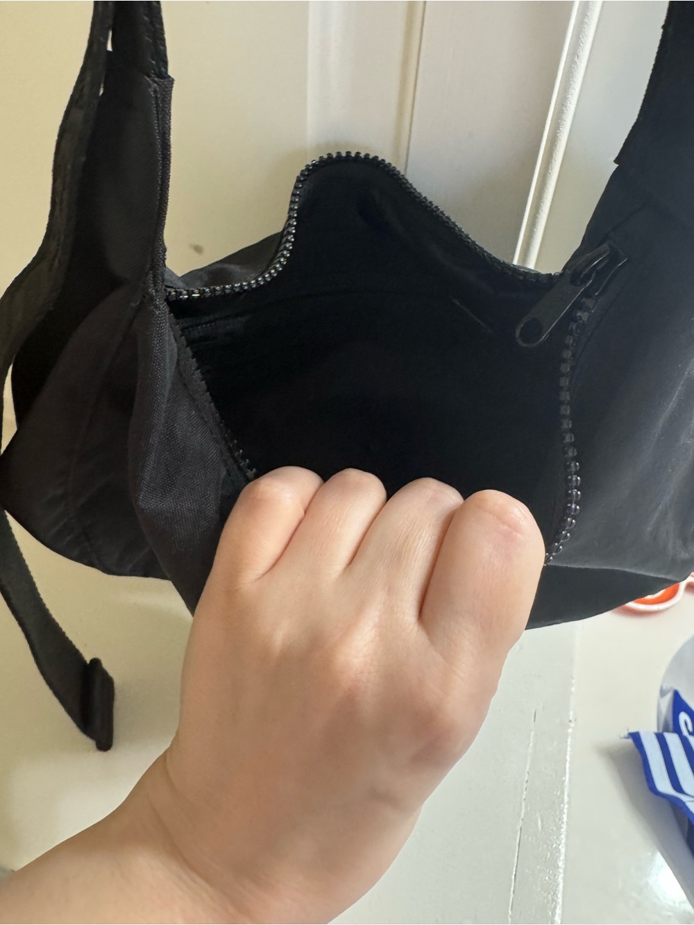 BRAND NEW Baguu Small Crescent Crossbody Bag - Picture 7 of 8